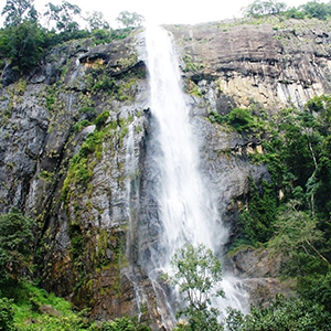 Diyaluma  Falls 